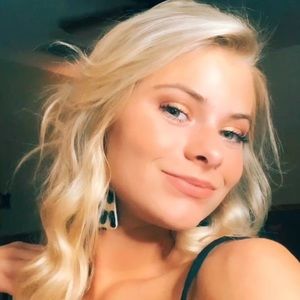 Meet your Posher, Danika